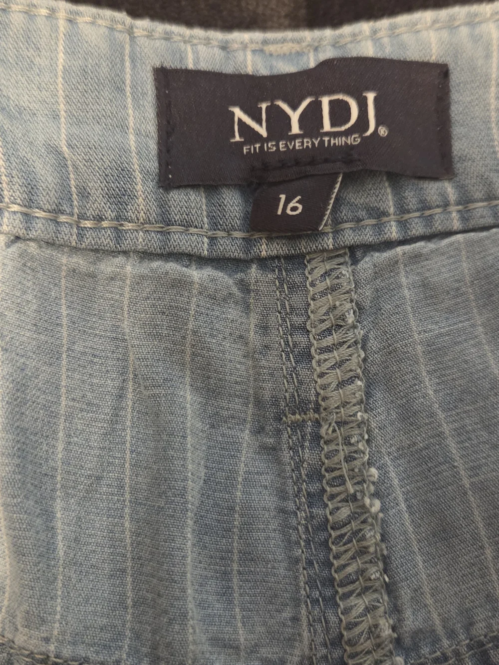 Brand New- NYDJ Relaxed Straight Light Blue with stripes 100% Lyocell Jeans - Picture 5 of 12